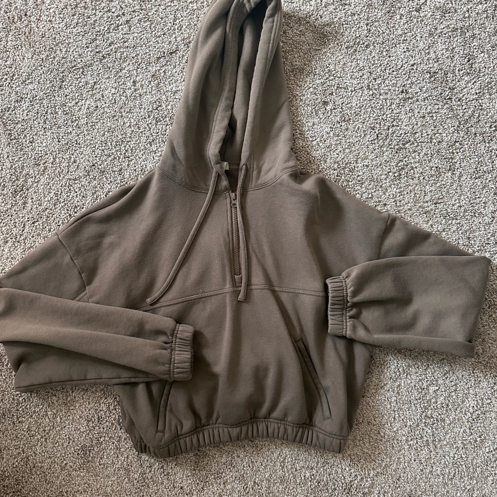 ALO Yoga Cropped 1/4 Zip Hoodie